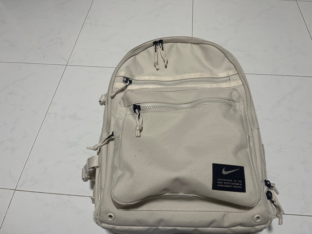 White nike hotsell backpack