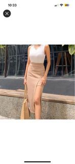 Nude fitted skirt