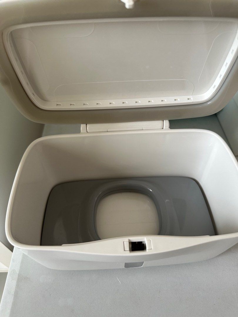 OXO TOT Wipes Dispenser (Category: Diapers & Baby Wipes) located in Mandaluyong City. Submitted by mumandraescloset (Listing ID 1256731123, Image 2). Description: .