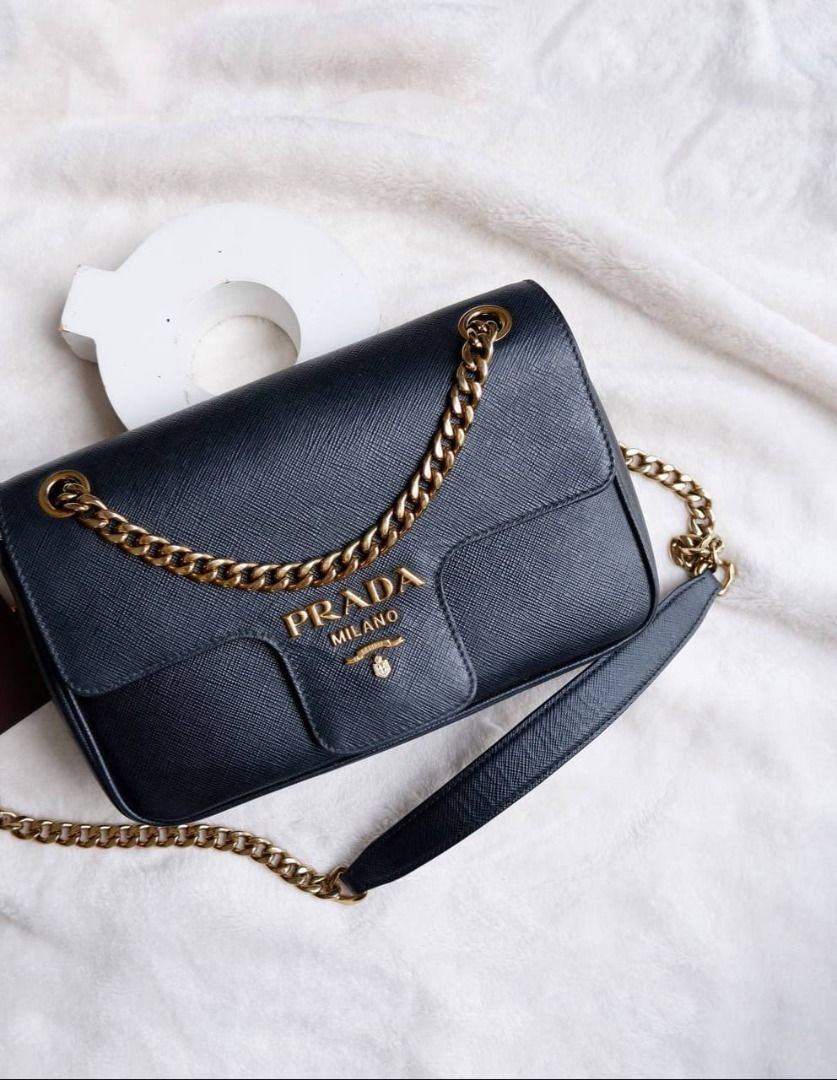 Prada Pattina Black Saffiano GHW size 23 x 15 2019 mlb