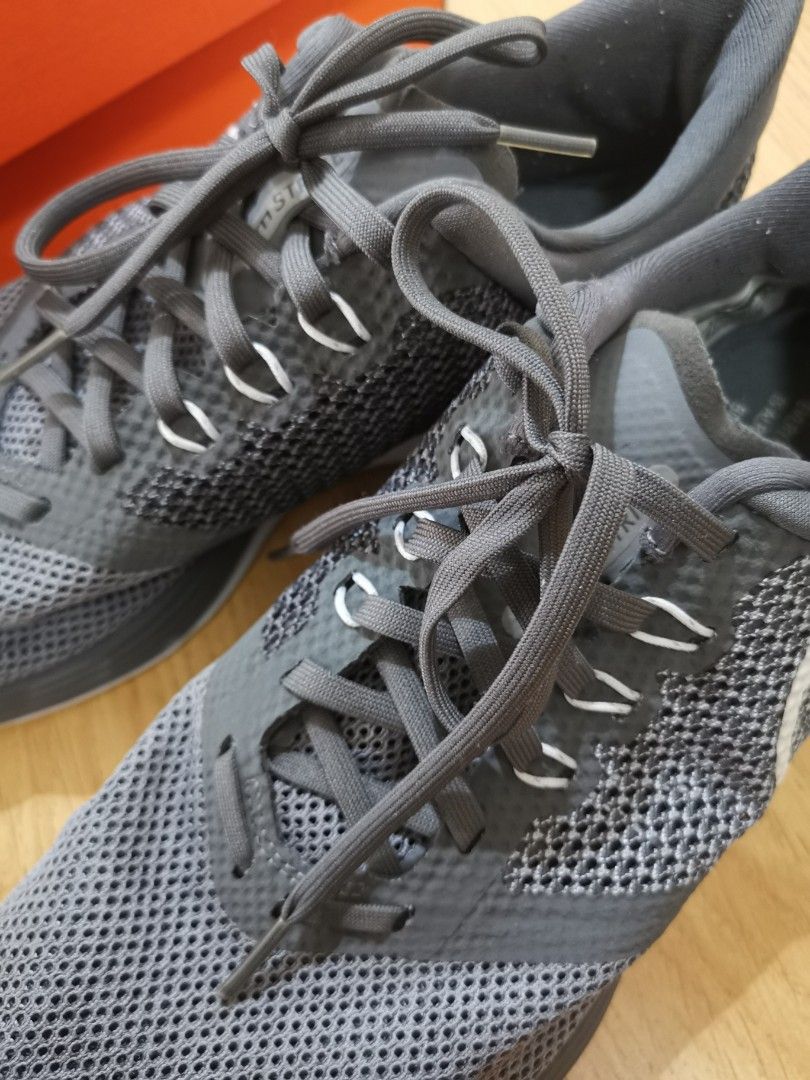 Nike zoom strike mens running shoes top
