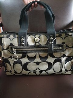 (Category: ) located in . Submitted by bagscollection88 (Listing ID 1256814772, Image 1). Description: .