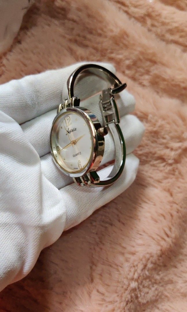 Novelle quartz watch store