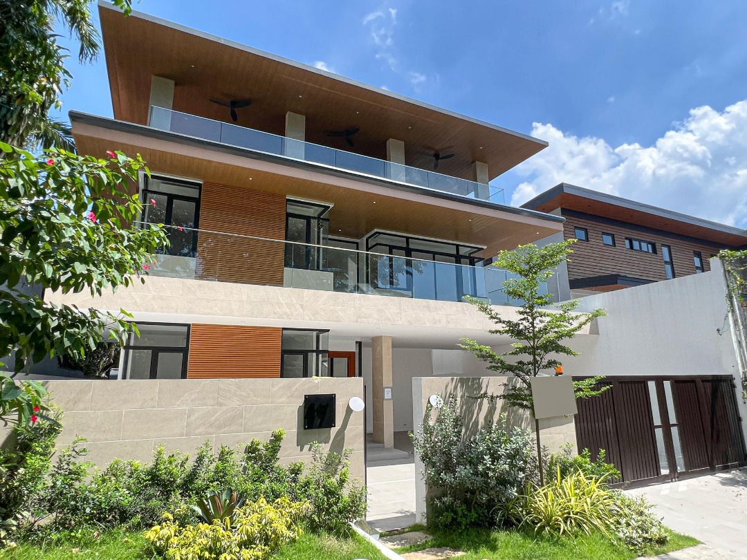 RC 7BR Modern House for sale in Whiteplains Quezon City nr Katipunan