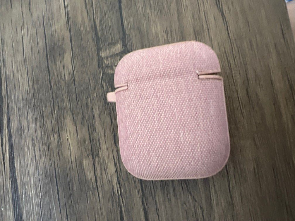 Rose Spigen Airpods Gen 2 Case (Category: Portable Audio Accessories) located in Rosario. Submitted by prelovedbyengineertoni (Listing ID 1256745474, Image 3). Description: Original Rose Spigen Airpods Gen 2 Case for sale Lightly used .