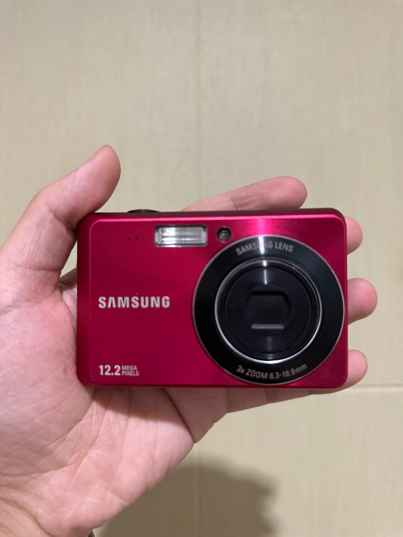 Samsung ES60, Photography, Cameras on Carousell