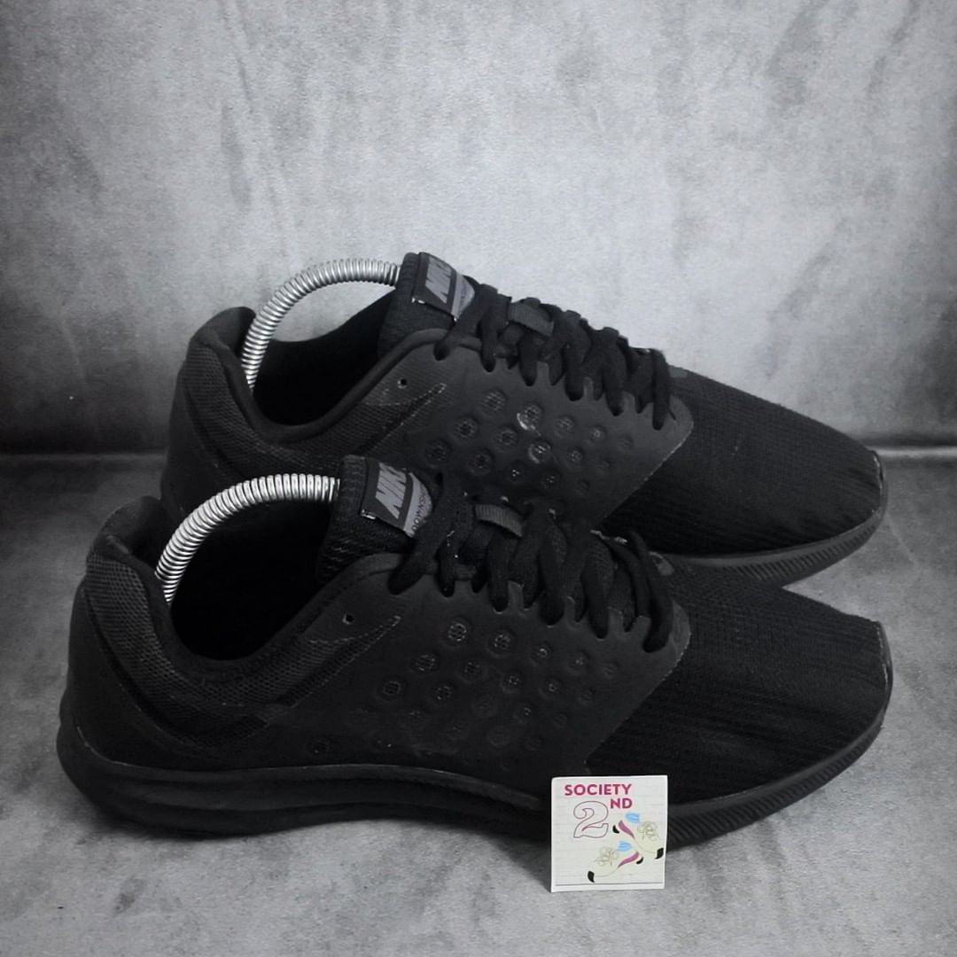 Sepatu Lari Nike Downshifter 7 Fullblack size 42 Fesyen Pria