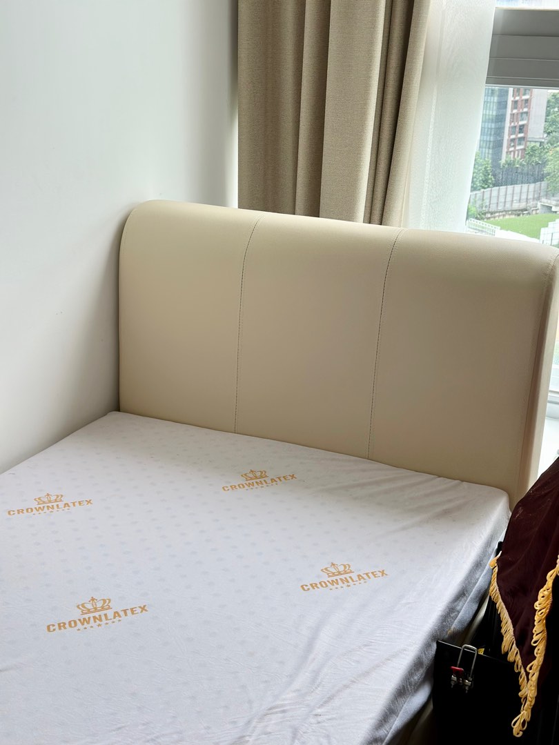 Single roller pull out bed with branded latex mattress, Furniture