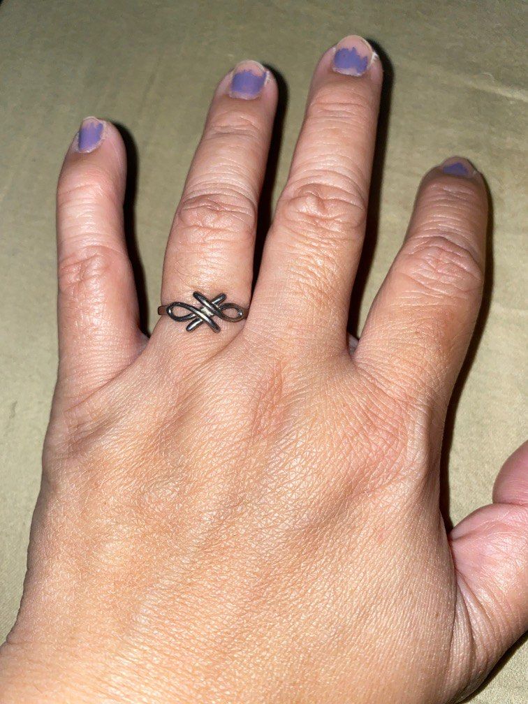 Size 8 silver infinity knot design ring (Category: Rings) located in Quezon City. Submitted by prettymumshoponlineshop (Listing ID 1256788785, Image 1). Description: .