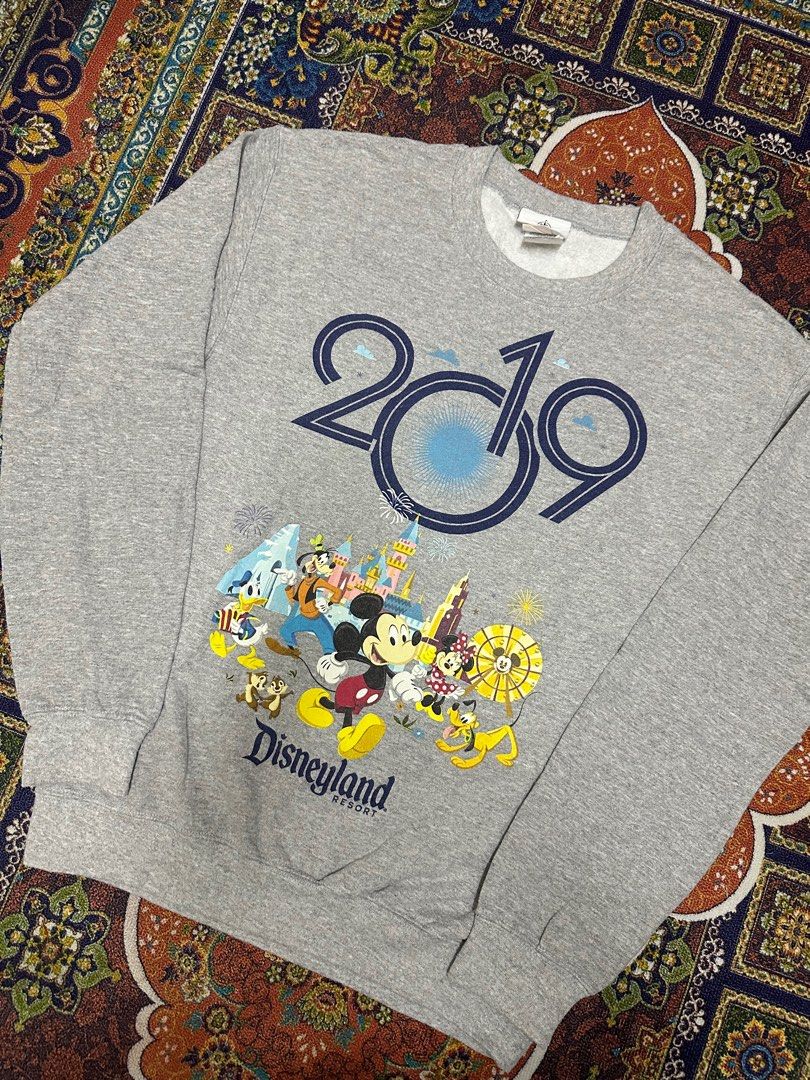 Gray disneyland sweatshirt outlet