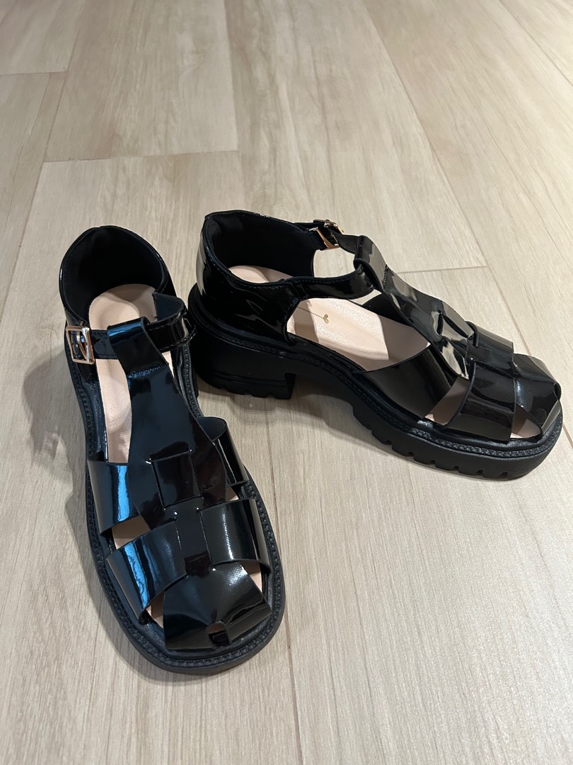 Chunky discount sole sandals