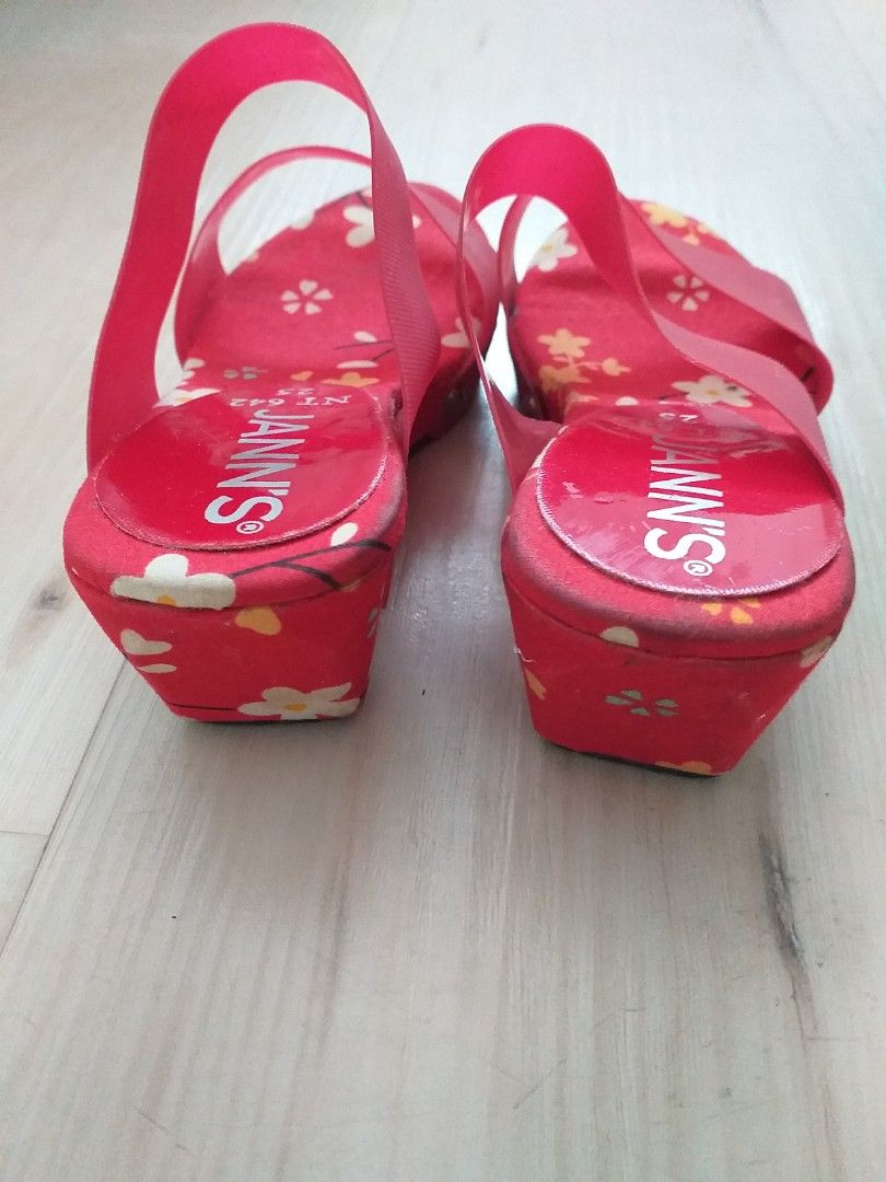 Girls top red wedges