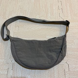 Uniqlo肩背包