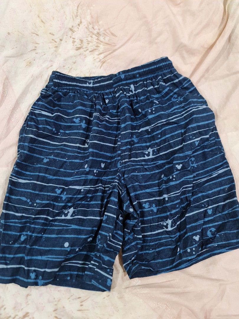 Uniqlo disney shorts size M (Category: Shorts) located in Quezon City. Submitted by nicollen (Listing ID 1256756012, Image 1). Description: uniqlo mens shorts disney design size M - not used, but tag removed. rfs: size too small.