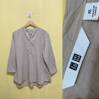 Uniqlo top