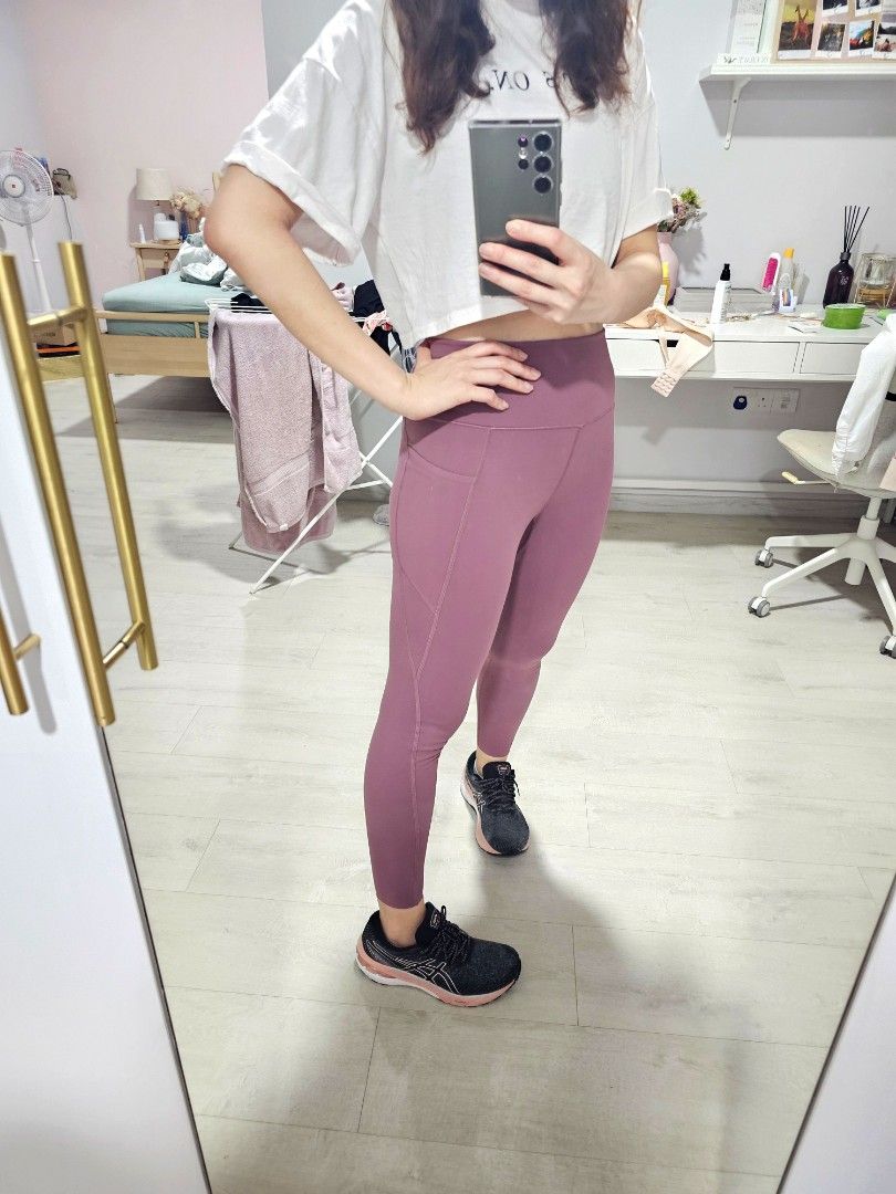Uniqlo yoga pants Women s Fashion Activewear on Carousell