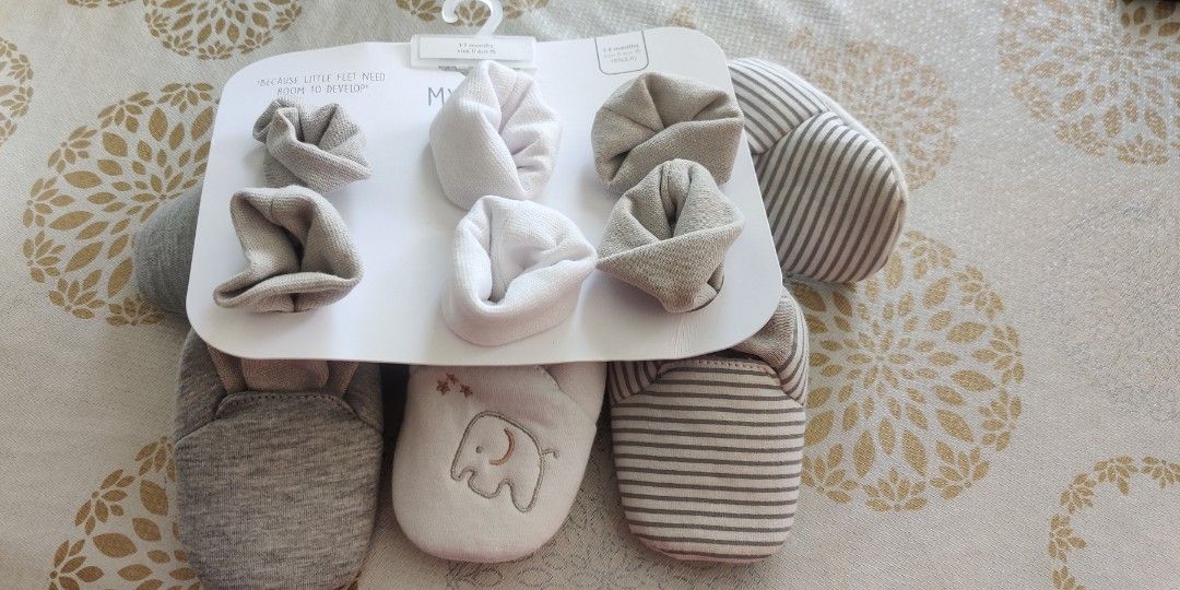 Newborn on sale baby slippers