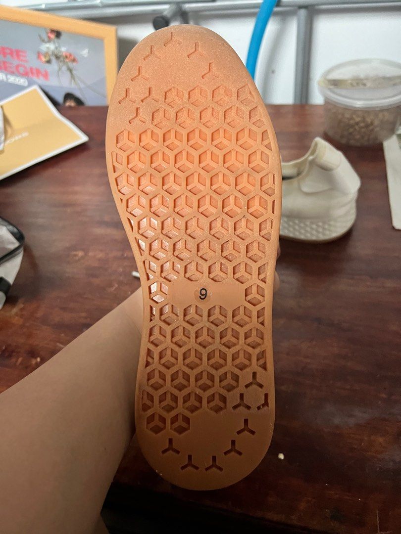 Urban Sport Shoes (Category: Sneakers) located in Manila. Submitted by byandreaa (Listing ID 1256740333, Image 3). Description: Never been worn Padala from the US Size 9.