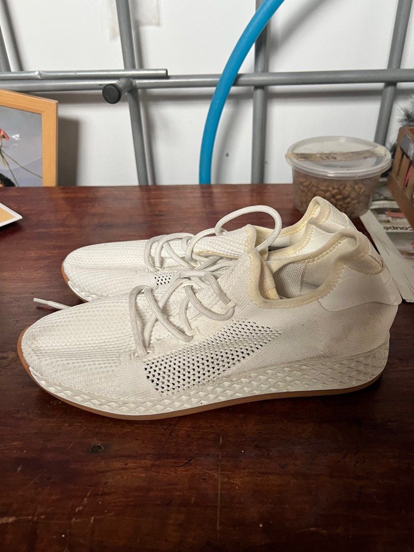 Urban Sport Shoes (Category: Sneakers) located in Manila. Submitted by byandreaa (Listing ID 1256740333, Image 2). Description: Never been worn Padala from the US Size 9.
