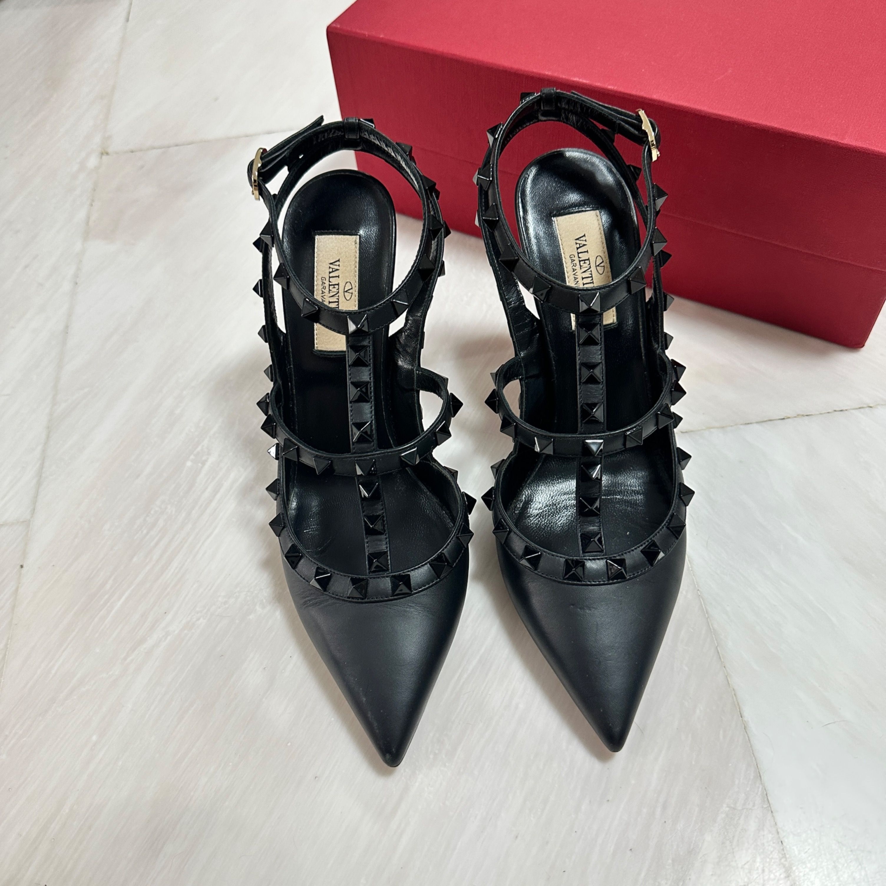 Black valentino garavani tonal rockstud heels discount