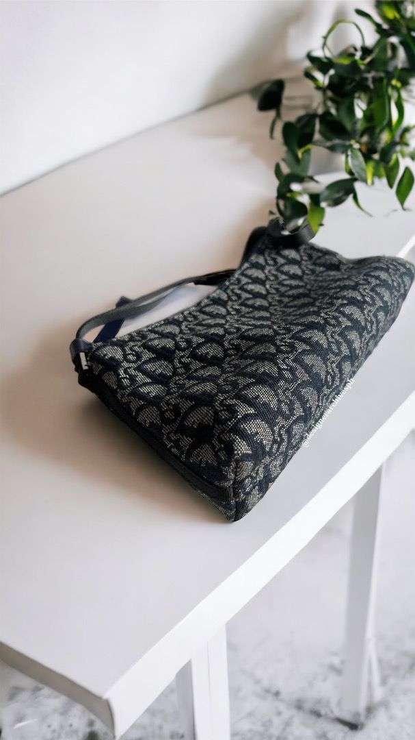 Vintage Dior Oblique Pochette Bag (Category: Luxury Bags & Wallets) located in Manila. Submitted by designerarchives.ph (Listing ID 1256776012, Image 2). Description: - 25 x 12.5cm - 15 days - will include replacement dior box, dustbag, ribbon, notecard - from 🇯🇵 50% dp required All photos are uploaded. Won’t entertain inquiries asking for more..