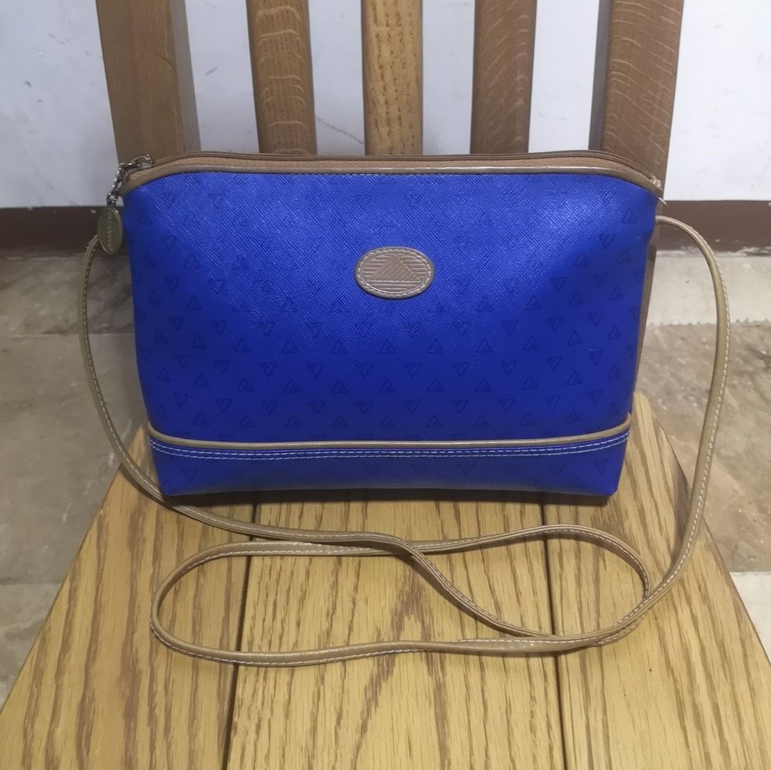 Vintage LIZ CLAIBORNE genuine leather sling bag like new Women s Fashion Bags Wallets Cross body Bags on Carousell