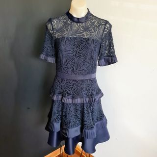 Women's size 10 'FOREVER NEW' Gorgeous navy broderie anglaise tiered dress - EUC