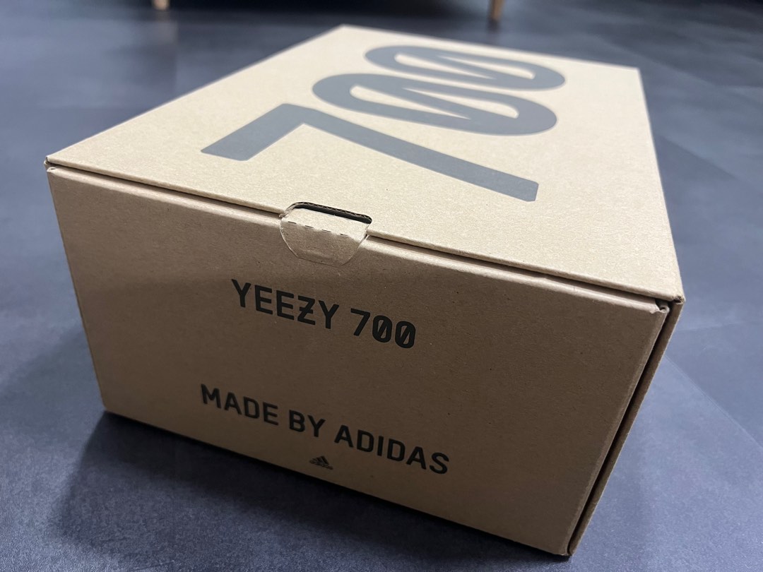 Yeezy 700 V3 Adidas Shoes US9.5