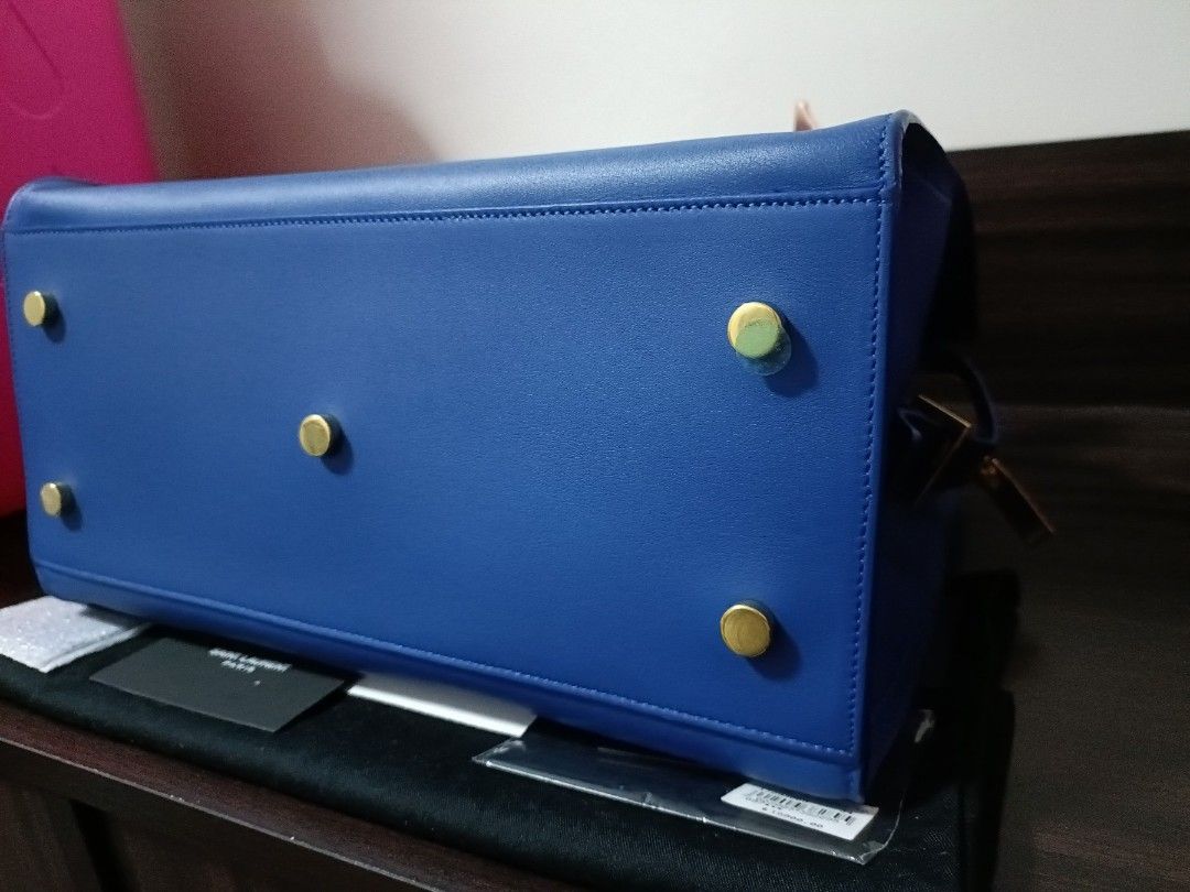 Yves Saint Laurent Small Cabas in Blue (Category: Luxury Bags & Wallets) located in Quezon City. Submitted by so.pretty (Listing ID 1256802288, Image 3). Description: ORIGINAL 💯 9/10 condition comes complete with original YSL dustbag from my other ysl bag... send dm for more photos.