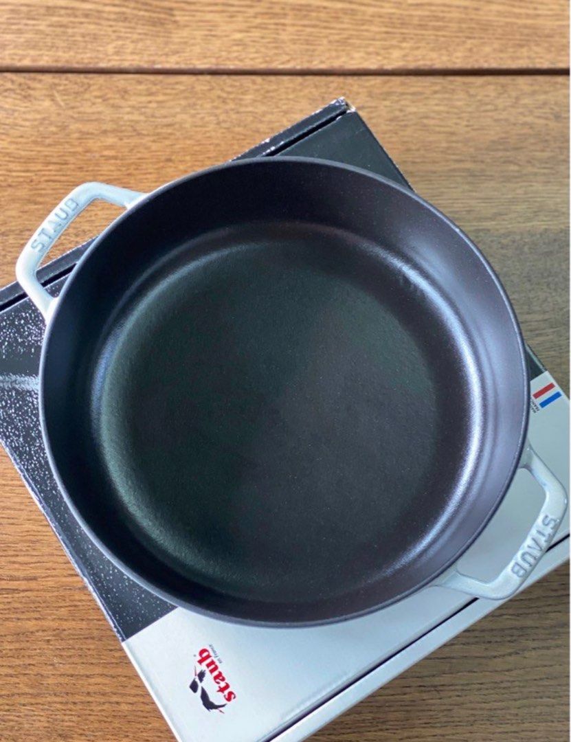 Saute Braiser saucepan, cast iron, 26cm/3.3L, Black - Staub