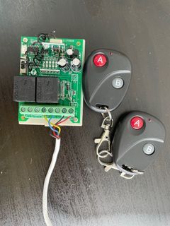 2 channel relay switch 433Mhz receiver +  2 x remote control