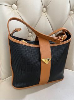 💯 Authentic/Original YSL Vintage Sling/Shoulder Bag