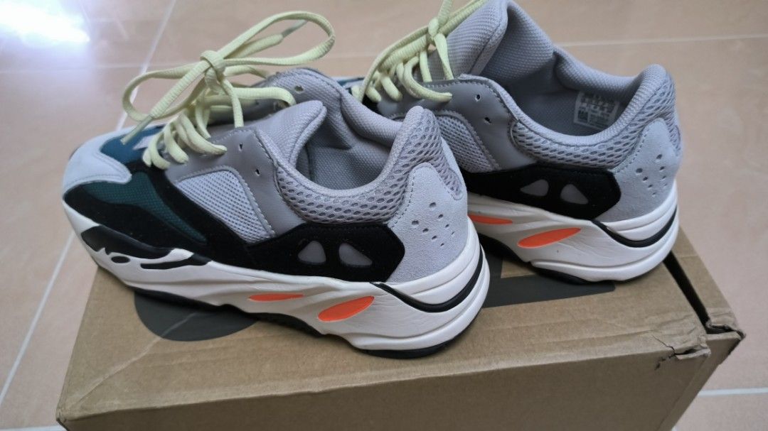 ソールには無いですかYeezy 700 v1 Waverunner 25cm