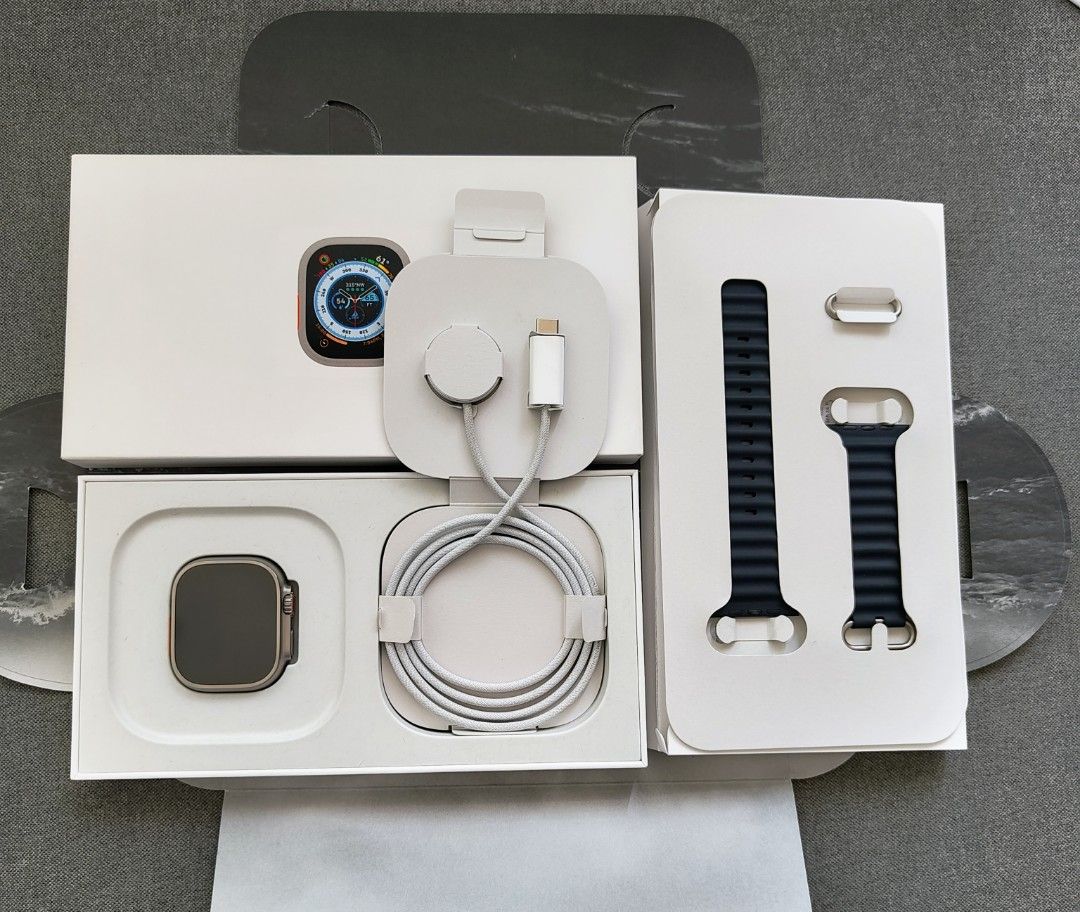 Apple Watch Ultra - Titan - 49mm - GPS + Cellular - With Ocean Band