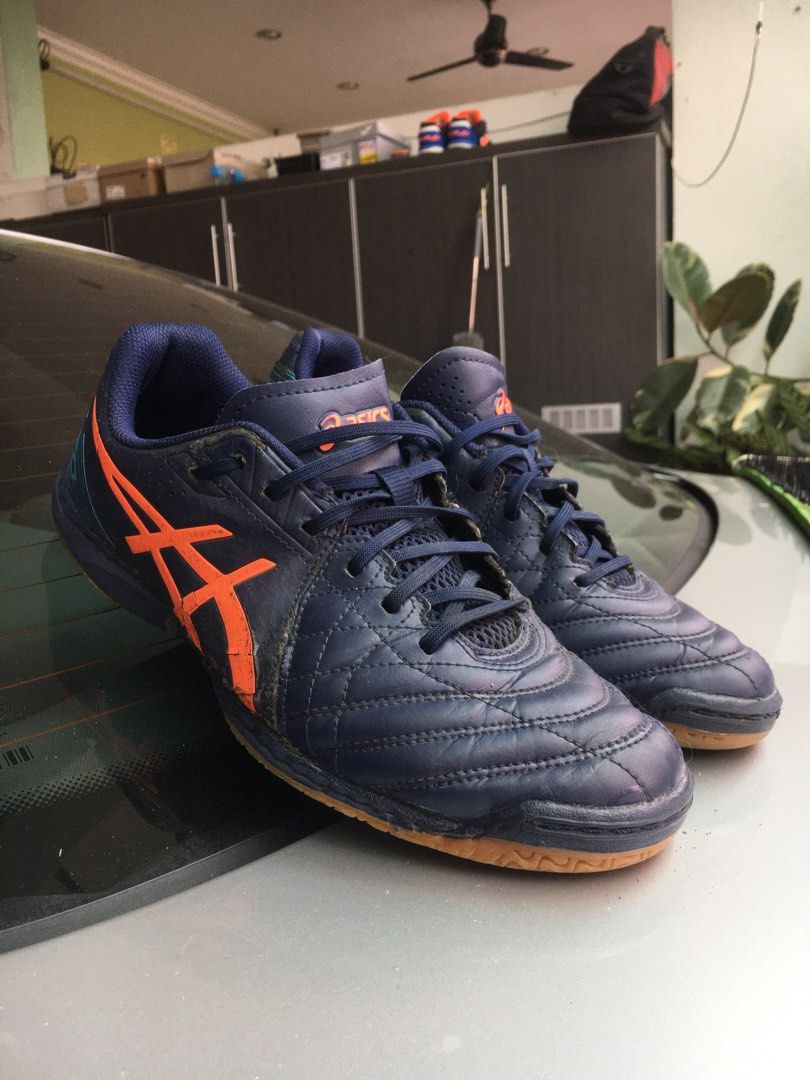 Kasut futsal deals asics