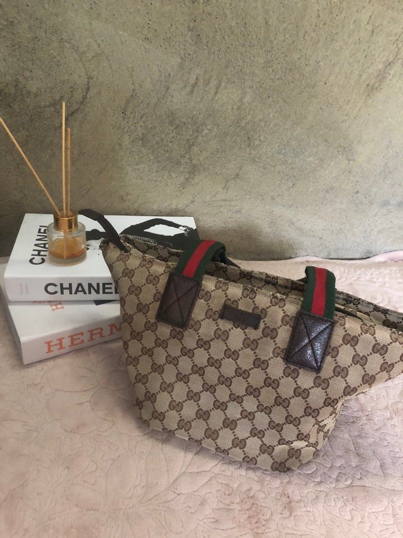 Authentic Gucci Vintage Web Boat Bag (Category: Luxury Bags & Wallets) located in Rosario. Submitted by myvinatgepieces (Listing ID 1256864448, Image 1). Description: Authentic Small Size Dimensions: W 17.5 × H19 × D18cm（W6.8’ × H7.4’ × D7.0’）/Handle:41cm（16.1’）Strap drop:16cm（6.2’） YKK zipper Intact Tag Interior- very good condition No holes With visible signs of wear- rubs on canvass bottom edges Spacious.