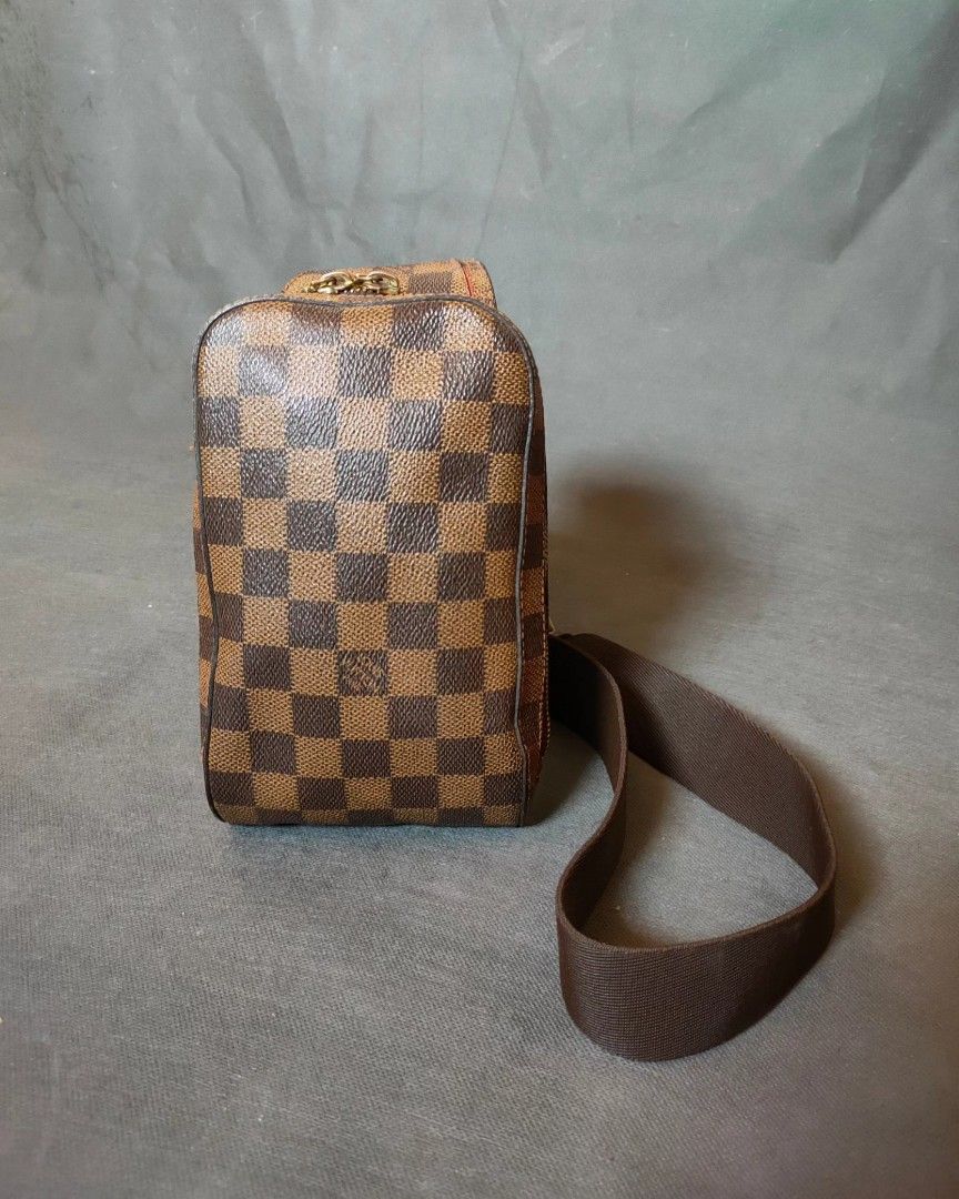 Authentic Vintage Louis Vuitton - Crossbody '02