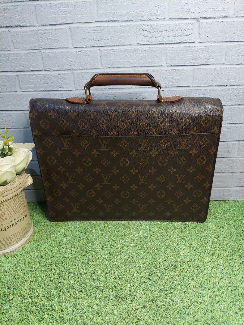 Authentic louis vuitton monogram serviette conseiller briefcase, Barang  Mewah, Tas & Dompet di Carousell