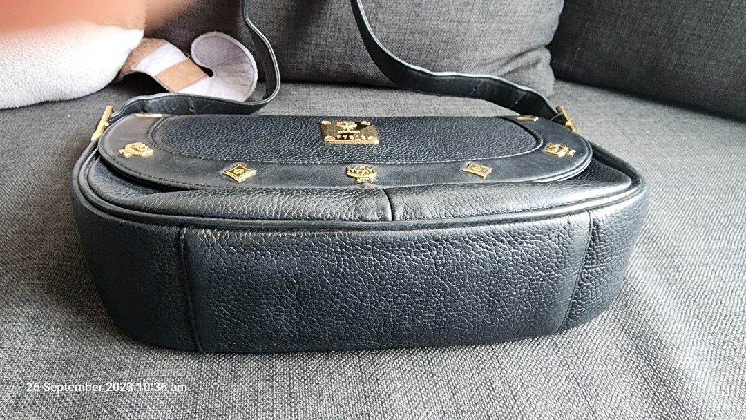 Mcm black on sale sling bag