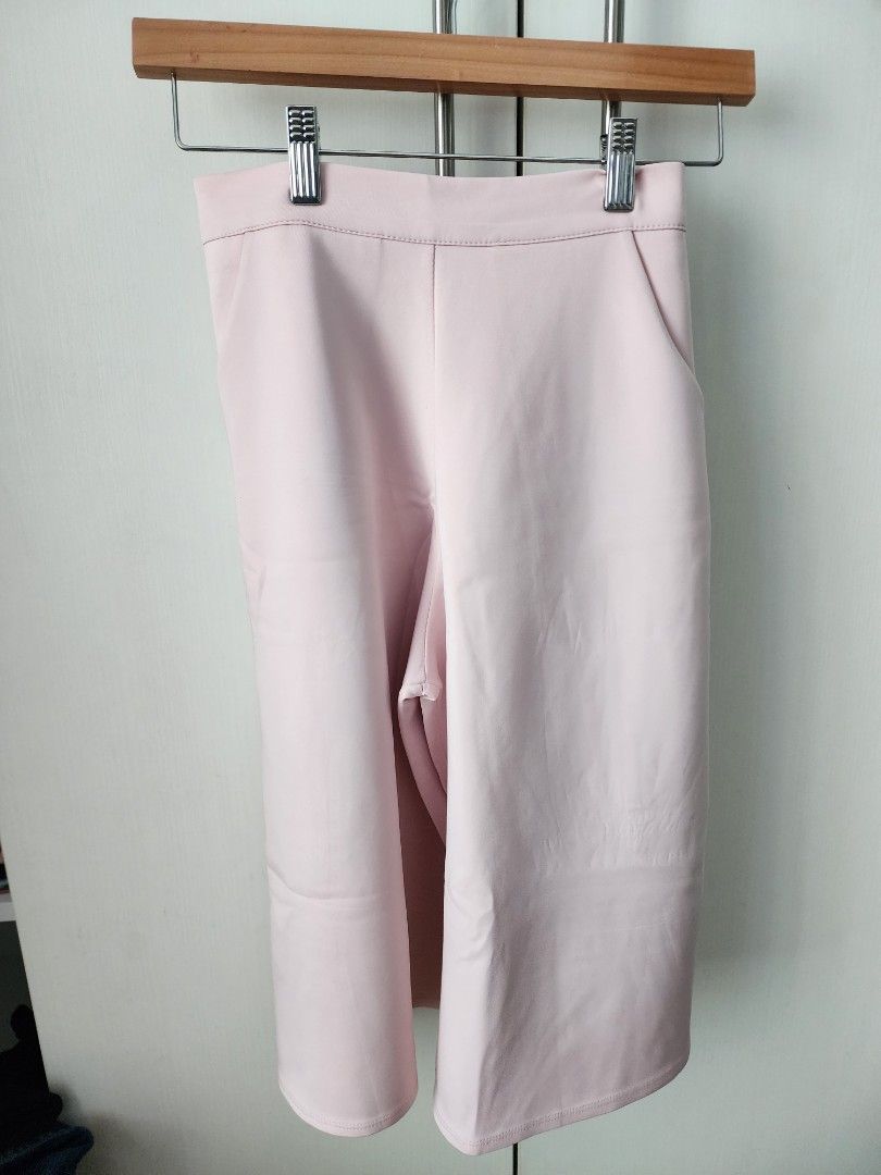 Baby Pink Cullotes (Category: Other Bottoms) located in Makati City. Submitted by hellochaa (Listing ID 1256862653, Image 3). Description: Decluttering loc: Hulo, Mandaluyong.