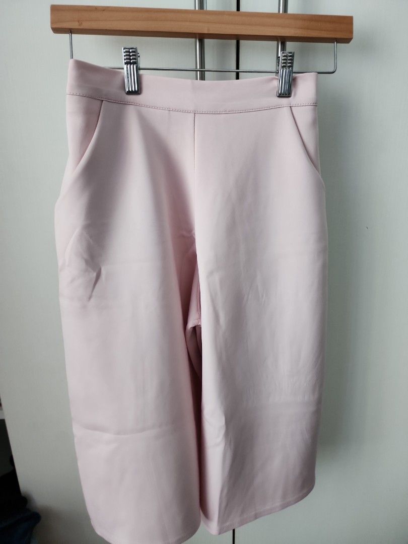Baby Pink Cullotes (Category: Other Bottoms) located in Makati City. Submitted by hellochaa (Listing ID 1256862653, Image 1). Description: Decluttering loc: Hulo, Mandaluyong.