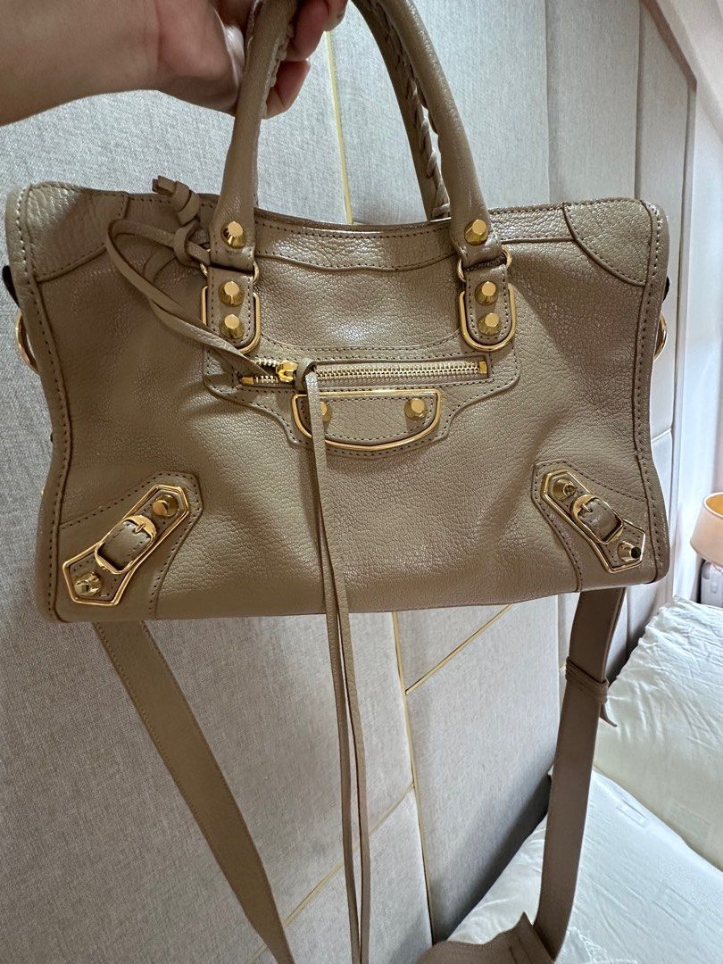 Balenciaga Small (Category: Luxury Bags & Wallets) located in Rizal. Submitted by iamrissa (Listing ID 1256846543, Image 1). Description: Gold hardware Inclusions: dustbag, paperbag, care cards, mirror, leather swatches.