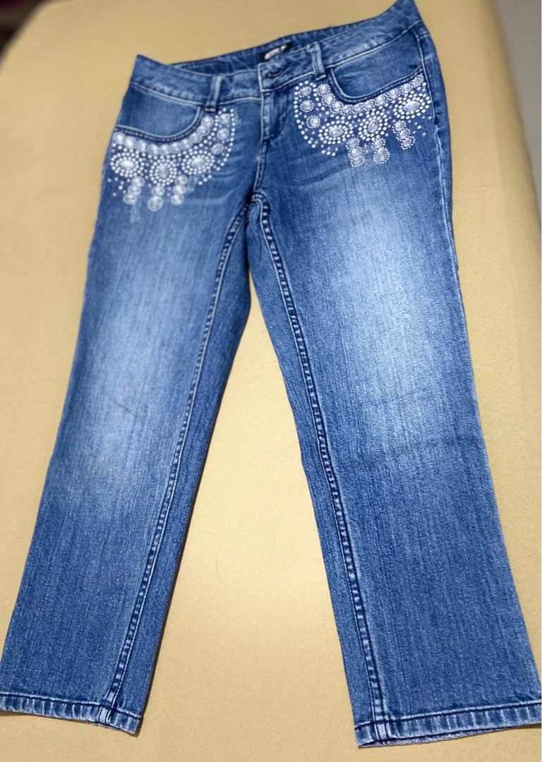 Beaded Jeans (Category: Jeans) located in Bulacan. Submitted by bebeella (Listing ID 1256920593, Image 1). Description: Beaded jeans. Used but still in good condition. Can fit up to large.