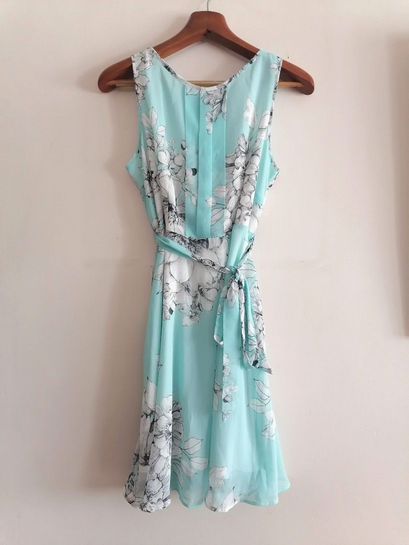 Billie and blossom shop blue floral dress