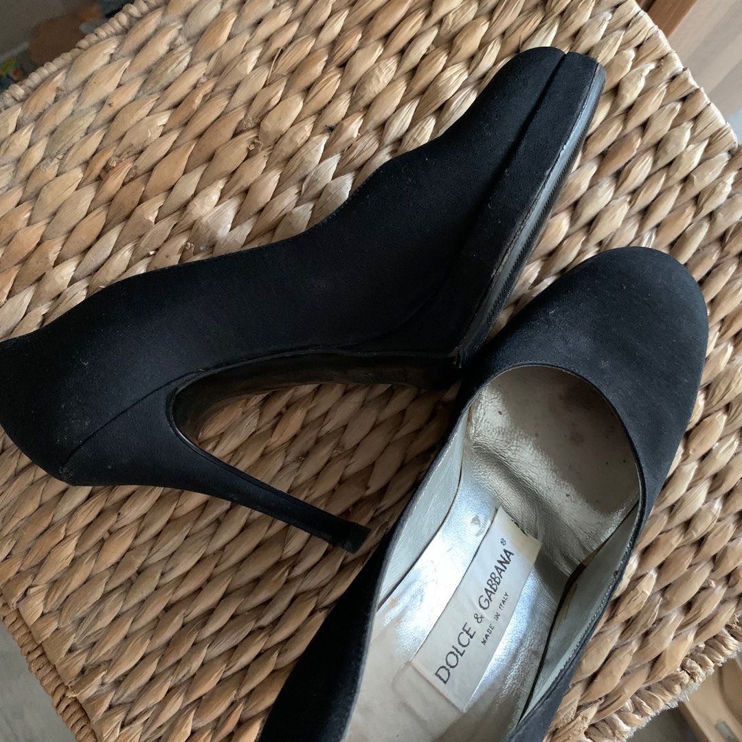Black Dolce & Gabanna Heels (Category: Heels) located in Makati City. Submitted by 4635archives (Listing ID 1256914026, Image 3). Description: Black Dolce & Gabanna Heels Size 37.5 4.5” heel Lightly used, worn at 2 events only .