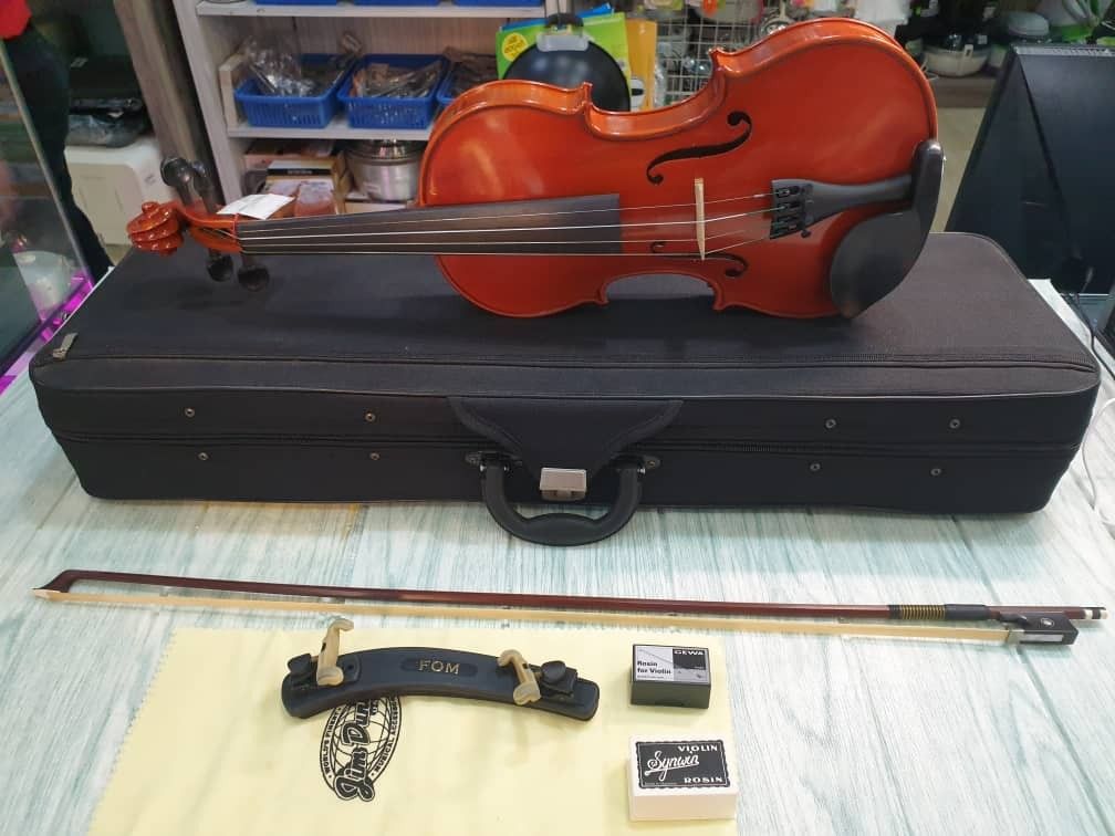 Brand: Gewa Violin 4/4 With Case  Bow Model:Ideale •Size: 4/4, Hobbies   Toys, Music  Media, Musical Instruments on Carousell
