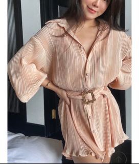 Brand new Champagne Shirt ( no belt)