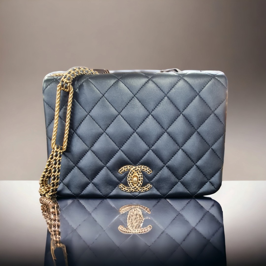 Chanel Vintage Bag Lambskin - 329 For Sale on 1stDibs