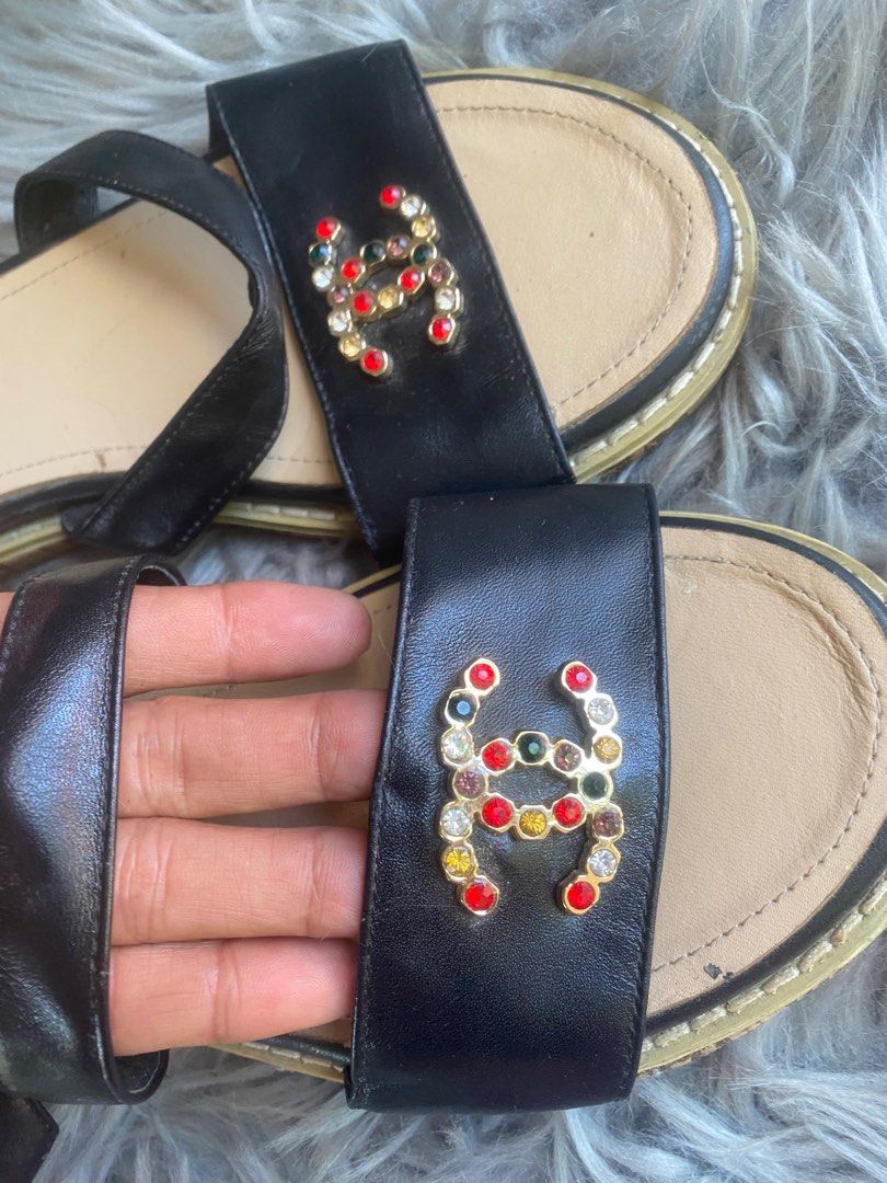CHANEL FLAT SANDALS (Category: Flats & Sandals) located in Bacolod City. Submitted by chuchaystuffs (Listing ID 1256950104, Image 3). Description: Ganda pa fits size 37-38.