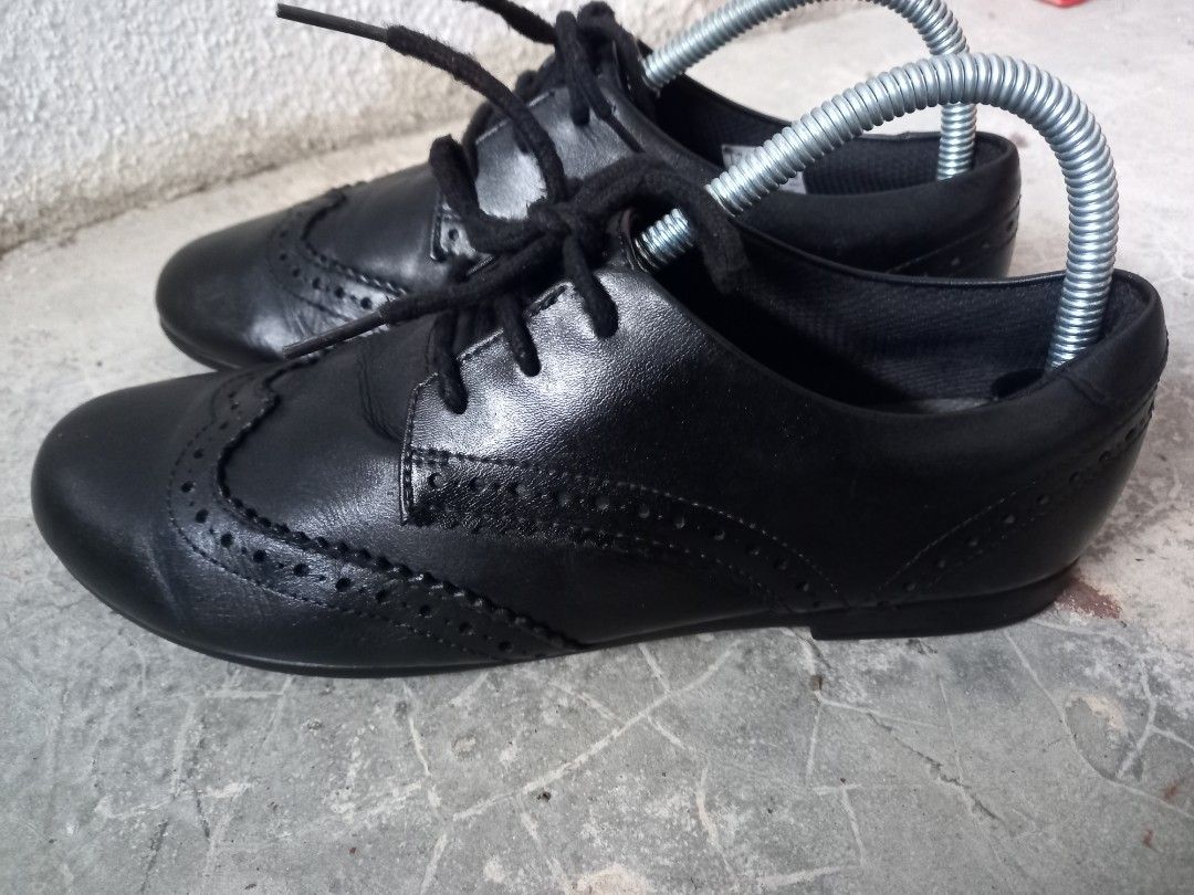 Clarks deals wingtip shoes